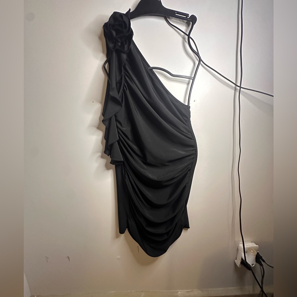 SHEIN Elegant Black One-Shoulder Dress